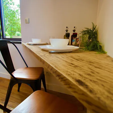 Apartment -studio Lumineux-clim-parking-metro A 80 Metres- *