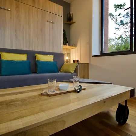 -studio Lumineux-clim-parking-metro A 80 Metres- Apartment *